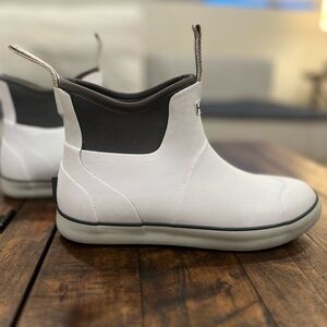 Huk Women’s Rogue Wave Waterproof Fishing Booties